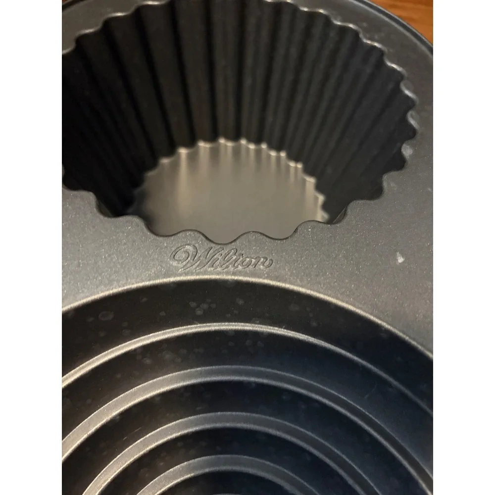 Wilton Giant Cupcake Pan Gray Non-Stick 3D Large Cake‎ Mold 2105-5038